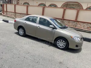 Toyota Corolla 2009 Gold