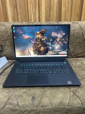 Laptop Alienware m17 R5 16GB AMD Ryzen 9 SSD 1T