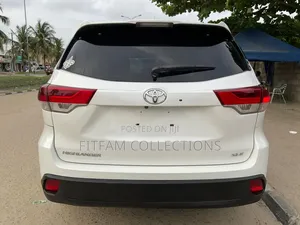 Toyota Highlander XLE 4dr SUV AWD (3.5L 6cyl 6A) 2015 White