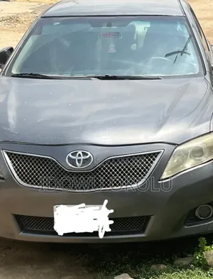 Toyota Camry LE 4dr Sedan (2.5L 4cyl 6AM) 2010 Gray