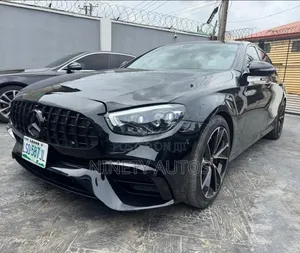 Mercedes-Benz E300 4Matic AWD Sedan (2.0L 4cyl 9A) 2017 Black
