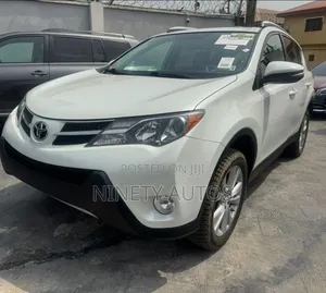 Toyota RAV4 XLE 4dr SUV (2.5L 4cyl 6A) 2014 White