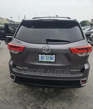 Toyota Highlander XLE V6 4x2 (3.5L 6cyl 6A) 2016 Gray