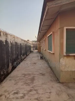 10bdrm House in Gowon Estate, Egbeda for sale