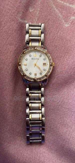 Bulova Women's 98r107 (Diamond Accented) Calendar Watch.