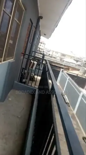 3bdrm Block of Flats in Oworonshoki / Gbagada for rent