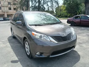 Toyota Sienna LE 7-Passenger 4dr Minivan AWD (3.5L 6cyl 6A) 2014 Gray