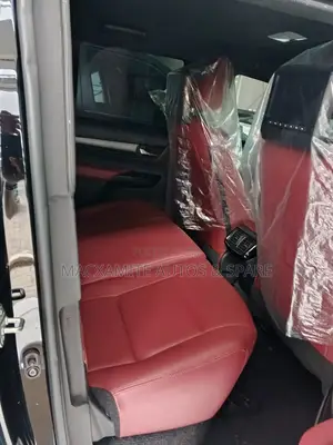 New Toyota Hilux 2024 Black