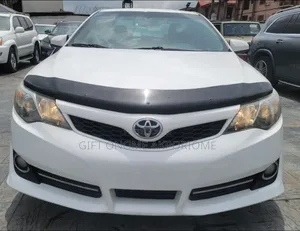 Toyota Camry SE 4dr Sedan (2.5L 4cyl 6A) 2012 White