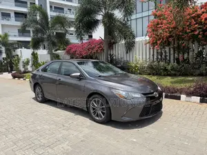Toyota Camry SE 4dr Sedan (2.5L 4cyl 6A) 2015 Gray