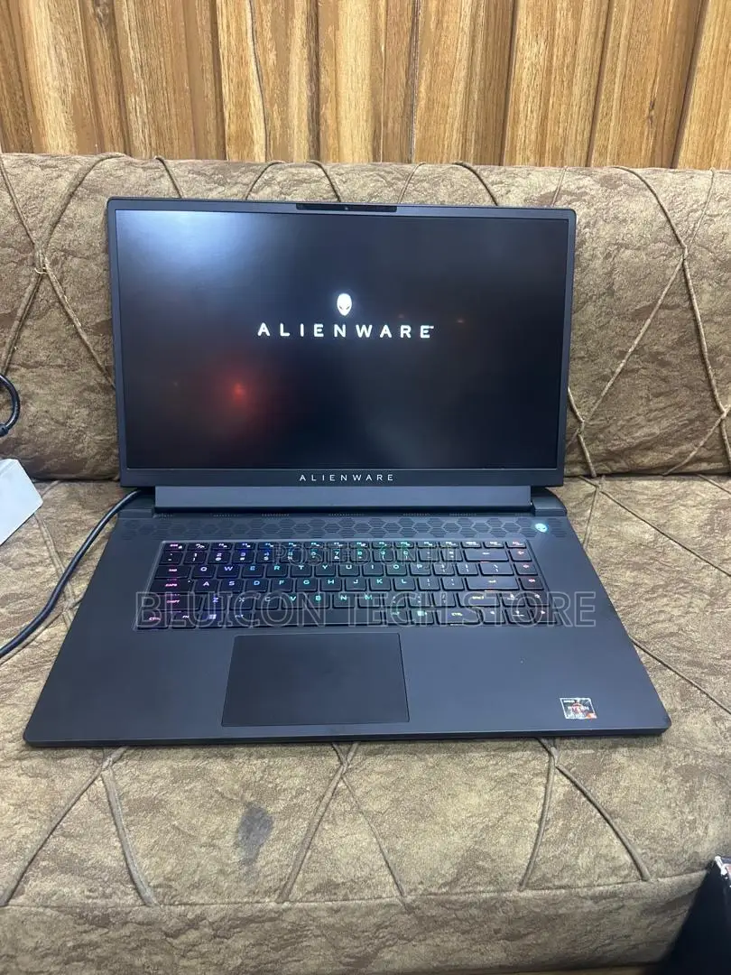 Laptop Alienware m17 R5 16GB AMD Ryzen 9 SSD 1T