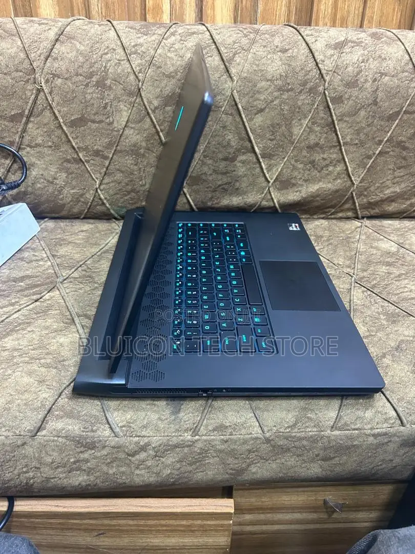 Laptop Alienware m17 R5 16GB AMD Ryzen 9 SSD 1T