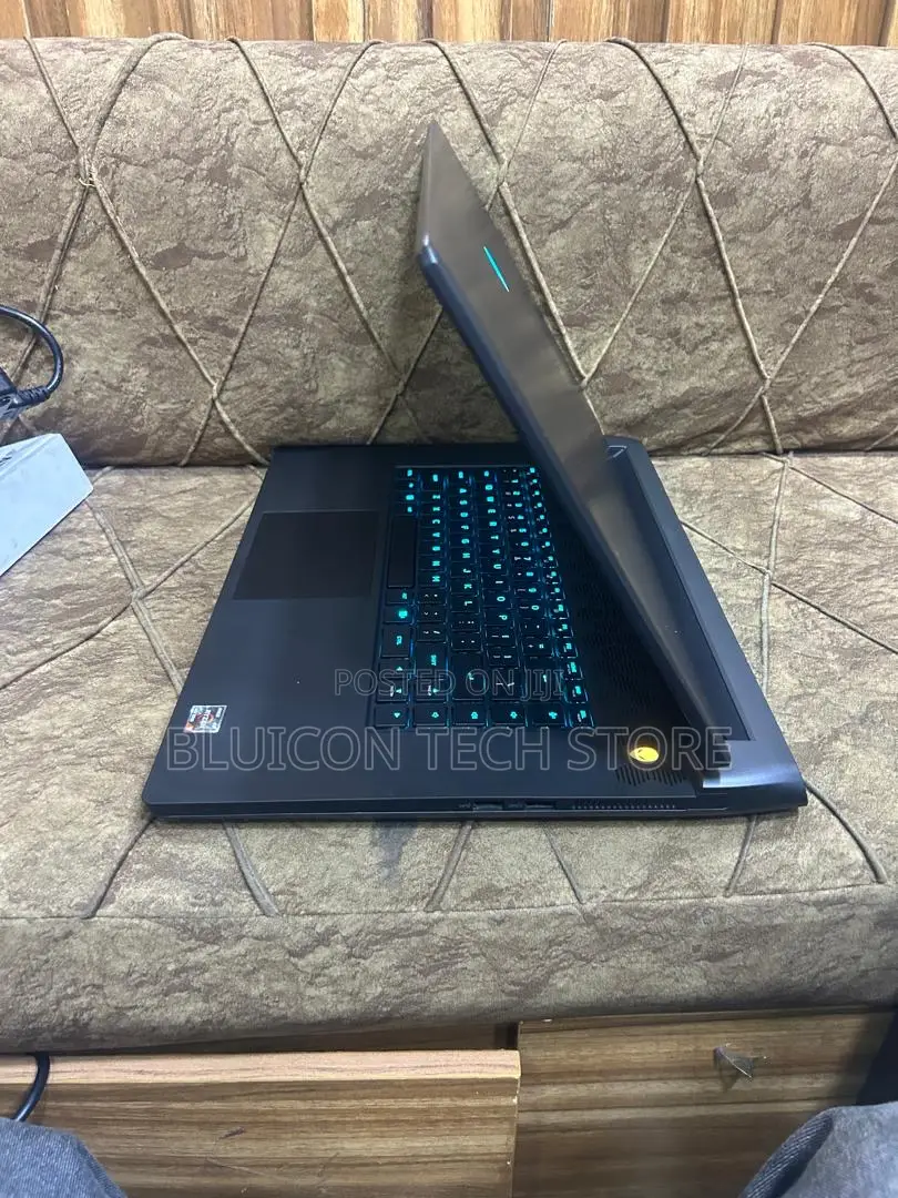 Laptop Alienware m17 R5 16GB AMD Ryzen 9 SSD 1T