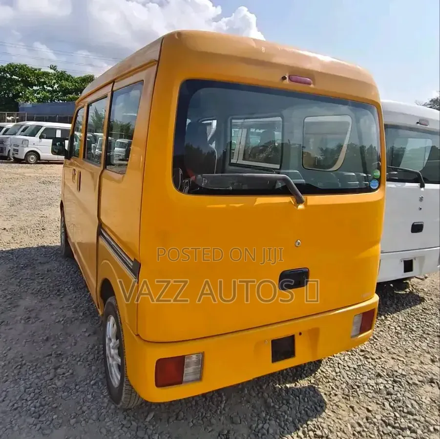 Suzuki Every 2010 Yellow