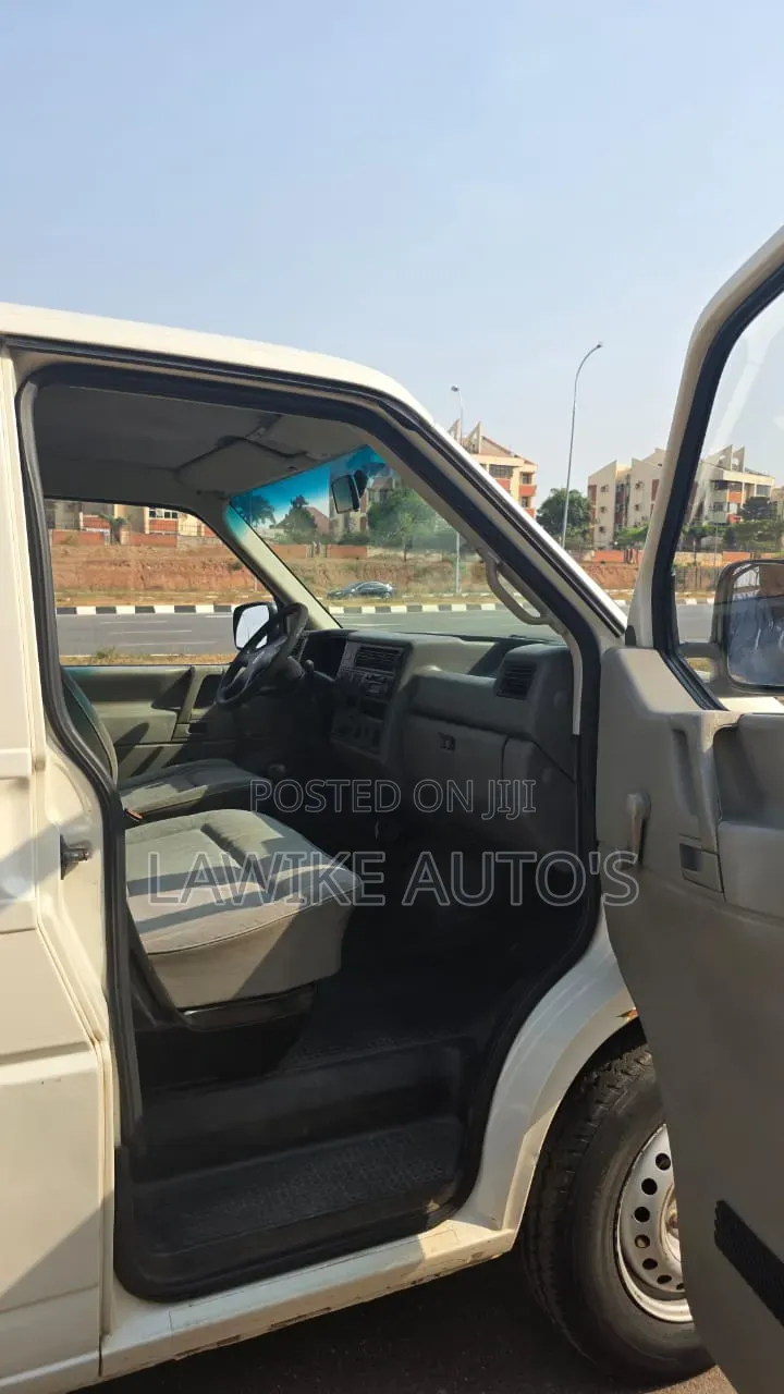 Volkswagen Transporter 2000 White