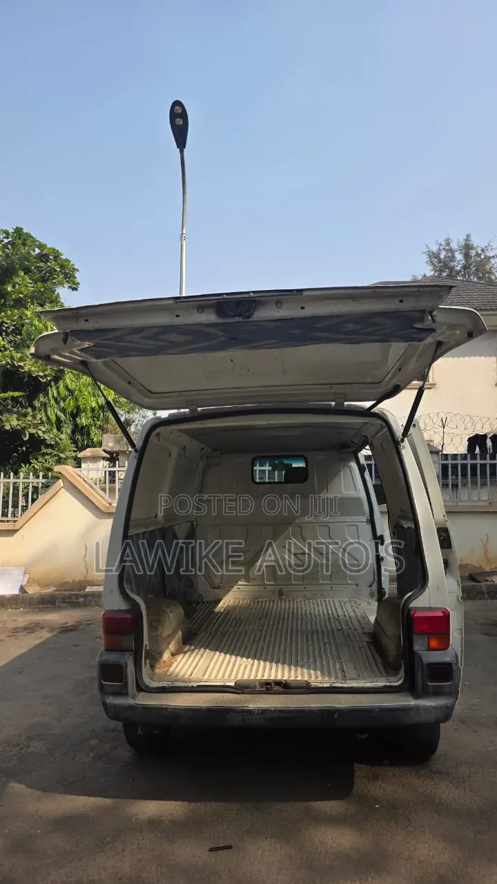 Volkswagen Transporter 2000 White