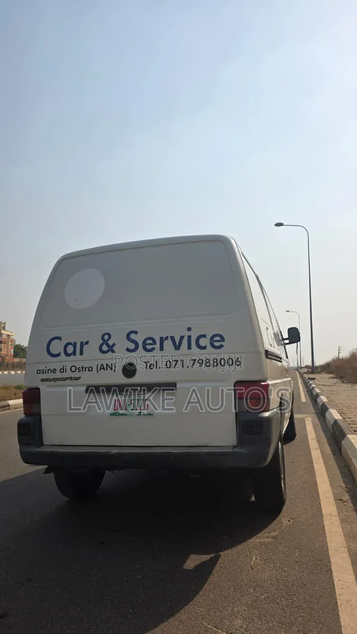 Volkswagen Transporter 2000 White