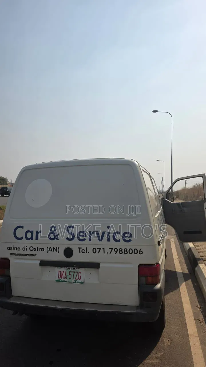 Volkswagen Transporter 2000 White