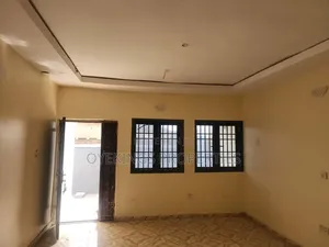 3bdrm Block of Flats in Bolad, Akala Express for rent