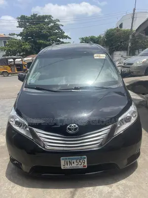 Toyota Sienna XLE FWD 8-Passenger 2013 Black