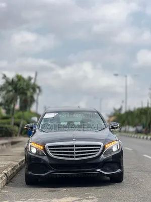 Mercedes-Benz C300 Luxury 4dr AWD 4Matic Sedan (2.0L 4cyl 7A) 2015