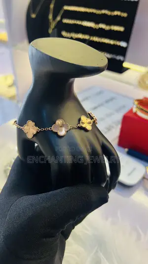 Vca Rose Gold Hand Chain
