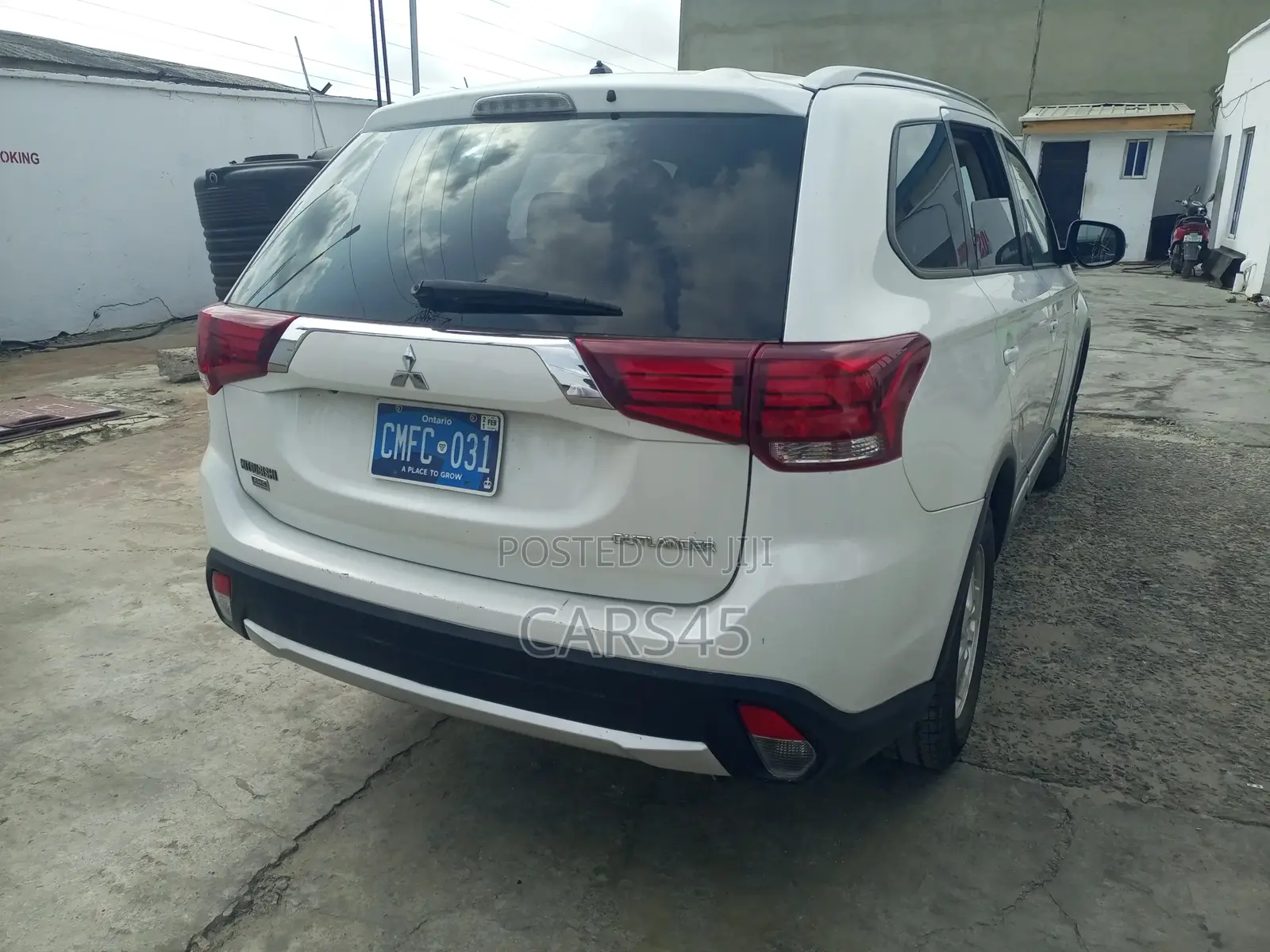 Mitsubishi Outlander 2016 White