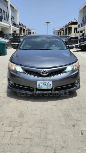 Toyota Camry SE 4dr Sedan (3.5L 6cyl 6A) 2014 Gray