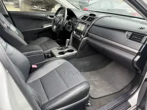 Toyota Camry XLE 4dr Sedan (2.5L 4cyl 6A) 2012 Silver