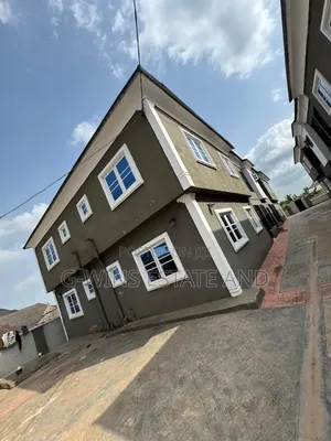 3bdrm Block of Flats in Evwodia Airport Road for rent