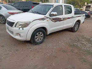 Toyota Hilux 2010 White