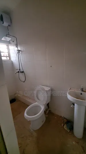 2bdrm Block of Flats in Fanalu Road, Gra, Benin City for rent