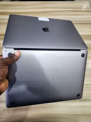 Laptop Apple MacBook Pro 2022 M2 8GB Apple M2 SSD 256GB