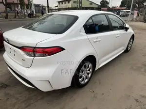 Toyota Corolla LE 2021 White