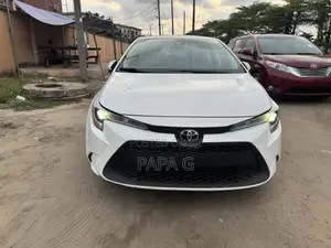 Toyota Corolla LE 2021 White