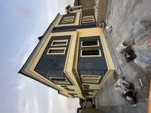 3bdrm Block of Flats in Pen Cinema for sale