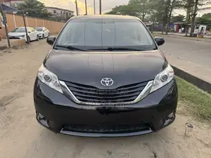 Toyota Sienna LE 8 Passenger (3.5L 6cyl 8A) 2017 Black