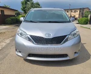 Toyota Sienta 1.5 AWD 2017 Silver