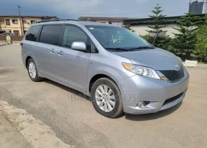 Toyota Sienta 1.5 AWD 2017 Silver