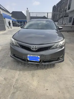 Toyota Camry SE 4dr Sedan (2.5L 4cyl 6A) 2014 Gray