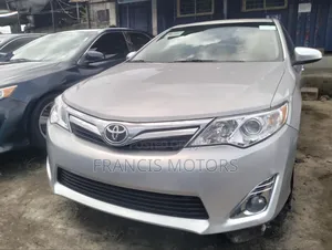 Toyota Camry XLE 4dr Sedan (2.5L 4cyl 6A) 2012 Silver
