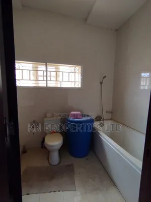 5bdrm Townhouse / Terrace in Gusape, Guzape District for rent
