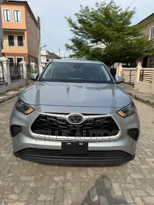 Toyota Highlander XLE AWD 2023 Silver