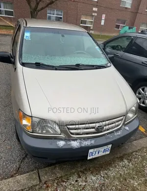 Toyota Sienna 2003 Gold