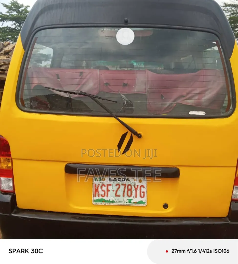 Suzuki APV Minibus 2010 Yellow