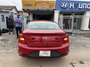 Hyundai Elantra SE 2019 Red