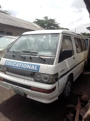 Mitsubishi L300 1986 White