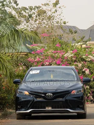 Toyota Camry SE FWD 2020 Blue