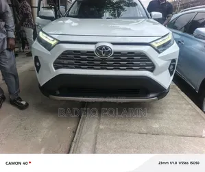 Toyota RAV4 Limited AWD 2024 White
