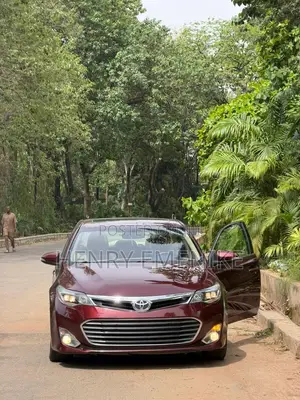 Toyota Avalon XLE Premium Sedan FWD (3.5L 6cyl 6A) 2013 Maroon